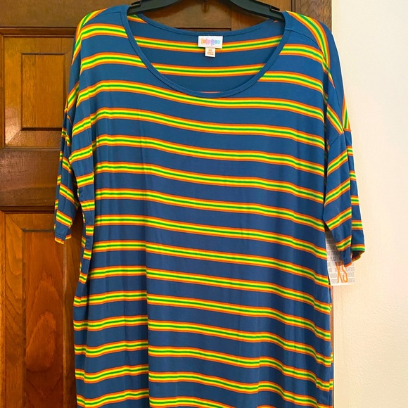 Lularoe Irma tunic - Picture 1 of 4